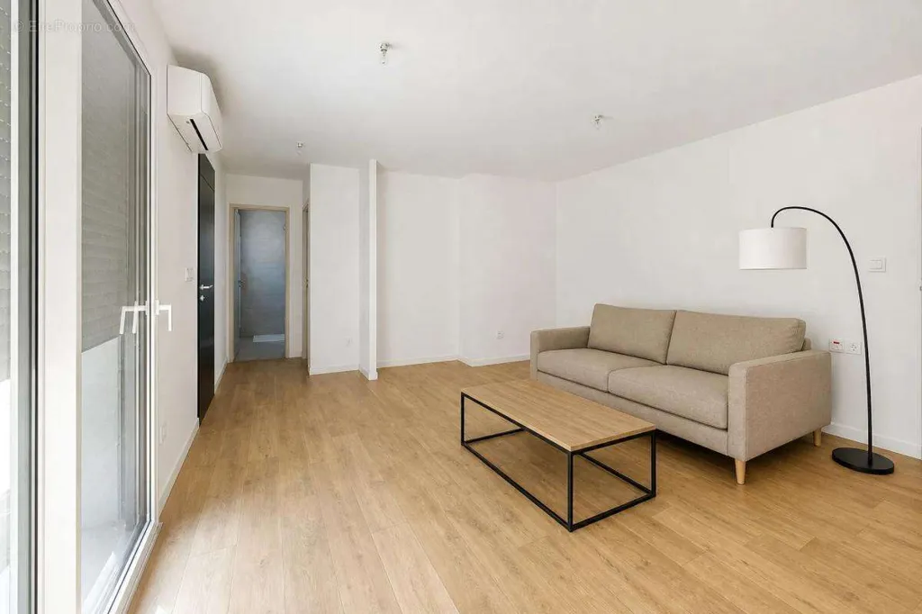 Elutuba - Modern Container House with Garden in Brive-la-Gaillarde