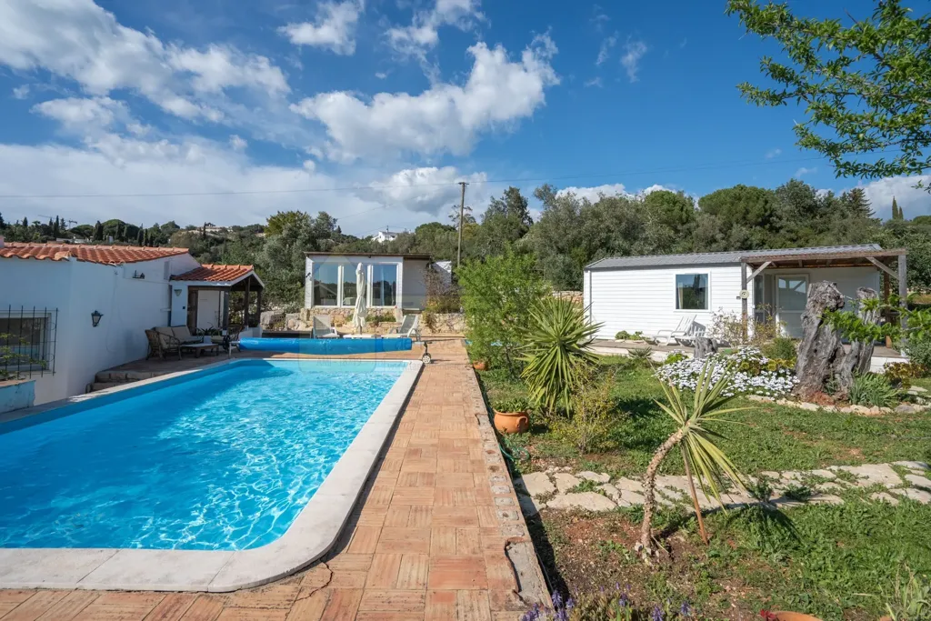 Piscine - Single-Storey Villa with Pool in Faro