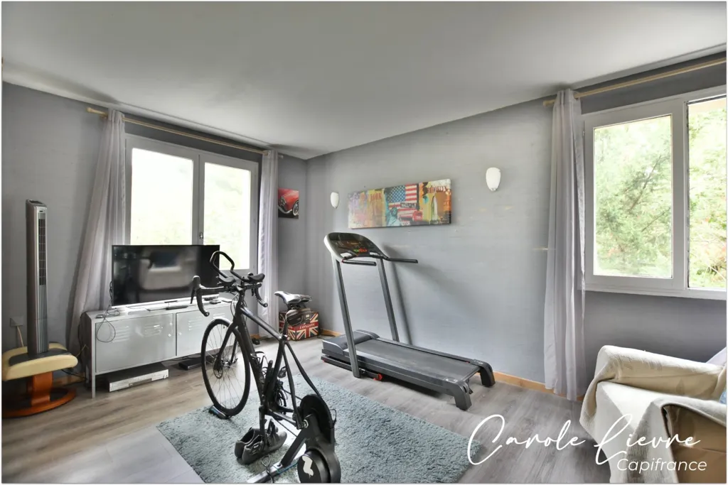 Pièces - Maison avec Piscine et Terrain de 2000 m²