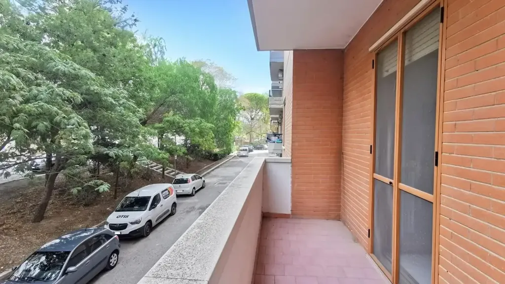 Balcon - Four-Room Apartment with Balcony in Lucera