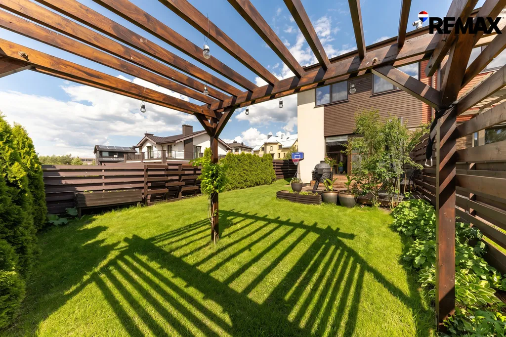 Aed - Spacious 3-Bedroom Cottage with Terrace in Tarandė