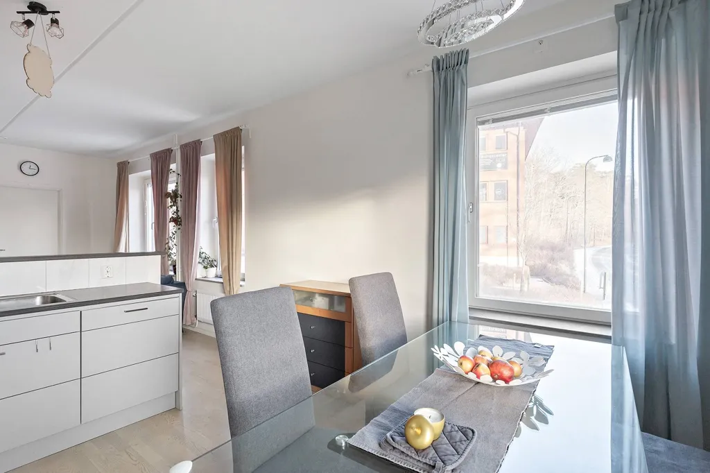 Salle à manger - Modern Flat with Private Terrace in Central Järfälla