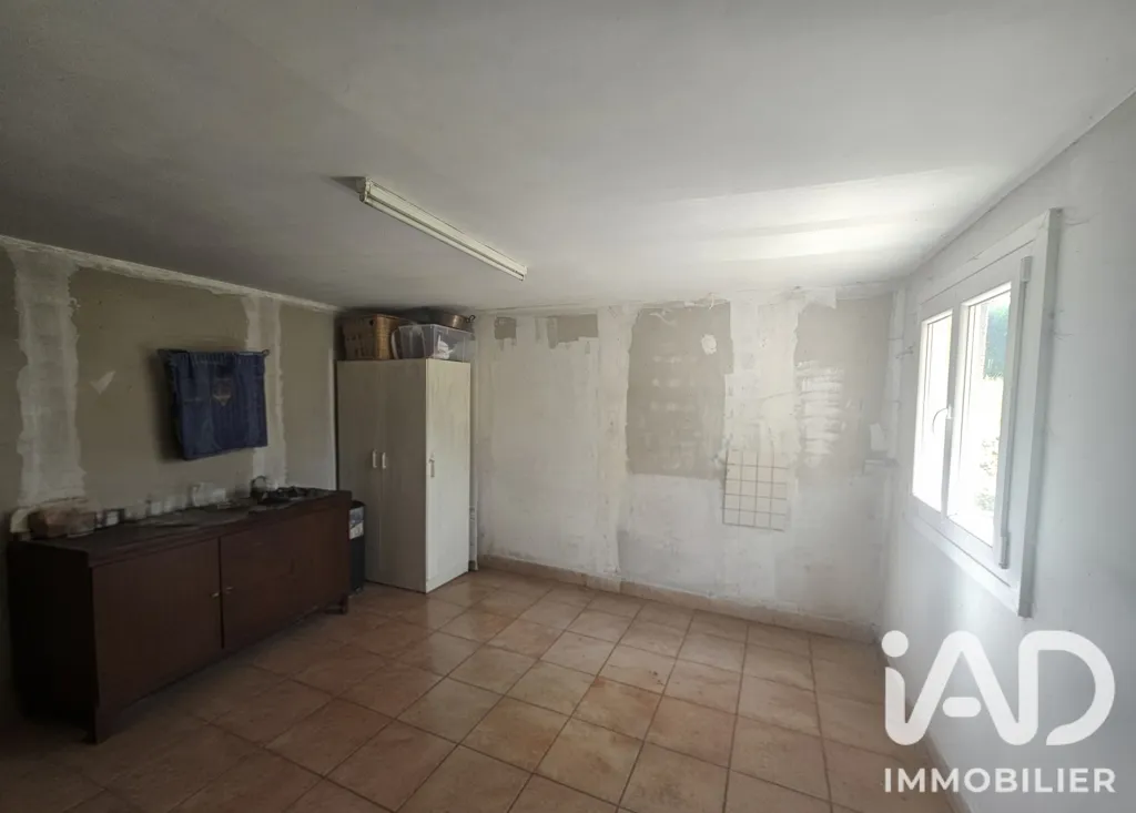 Garage - Charming House with Garden in Cernion