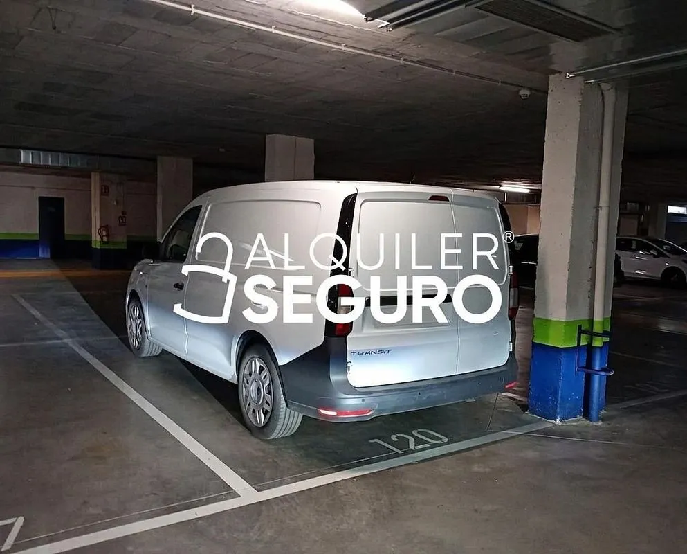 Garage - Seafront Flat with Pool in Carretera de Cádiz
