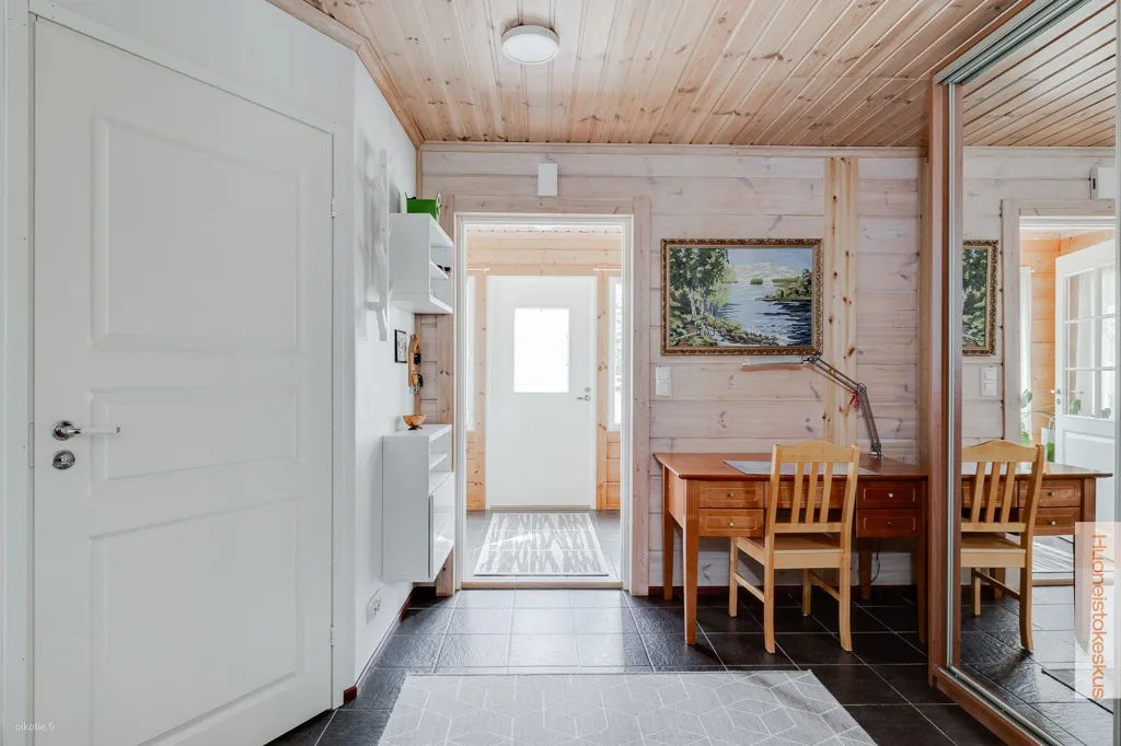 Esik - Mammutti Log Cabin with Sauna in Kiiminki