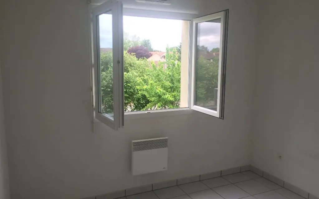 Pièces - Appartement T2 avec Balcon et Piscine à Marzy