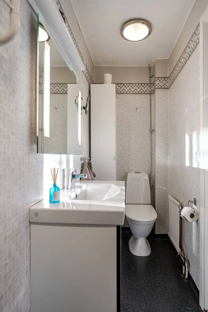 Bathrooms - Well-Maintained Farmhouse with Stables in Västernorrland