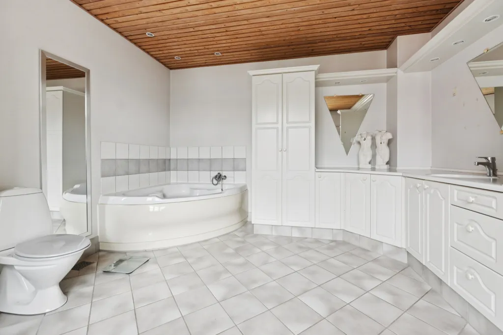 Vannitoad - Classic Farmhouse with Stable in Kosterslev