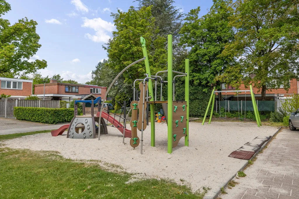 Aed - Modernised Semi-detached House with Garden in Emmen