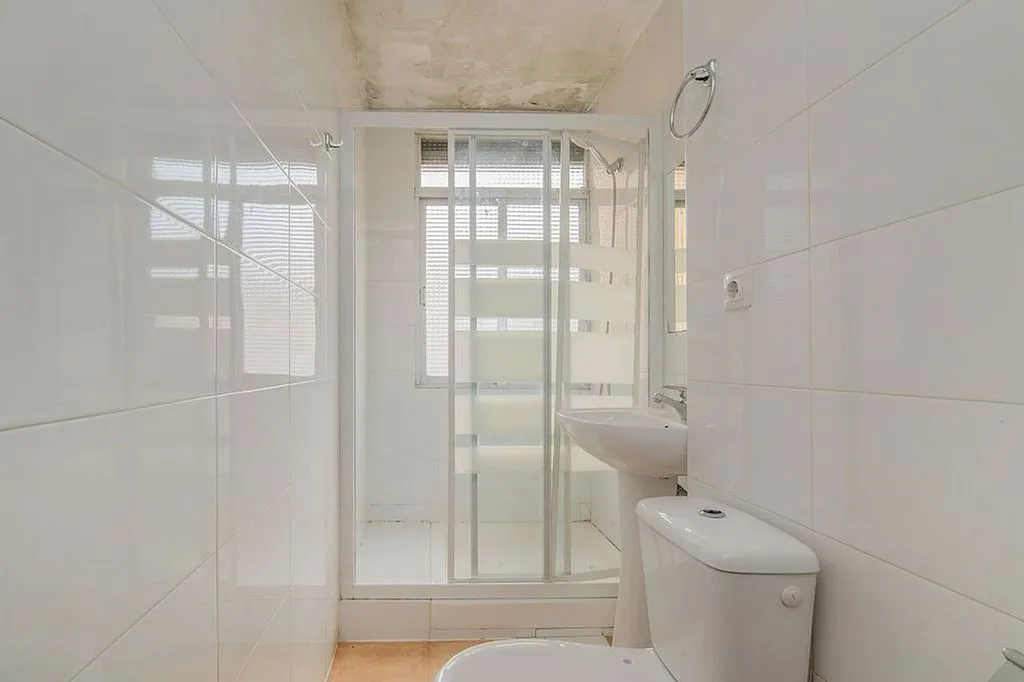 Salles de bain - Apartment with Metro Access in Madrid