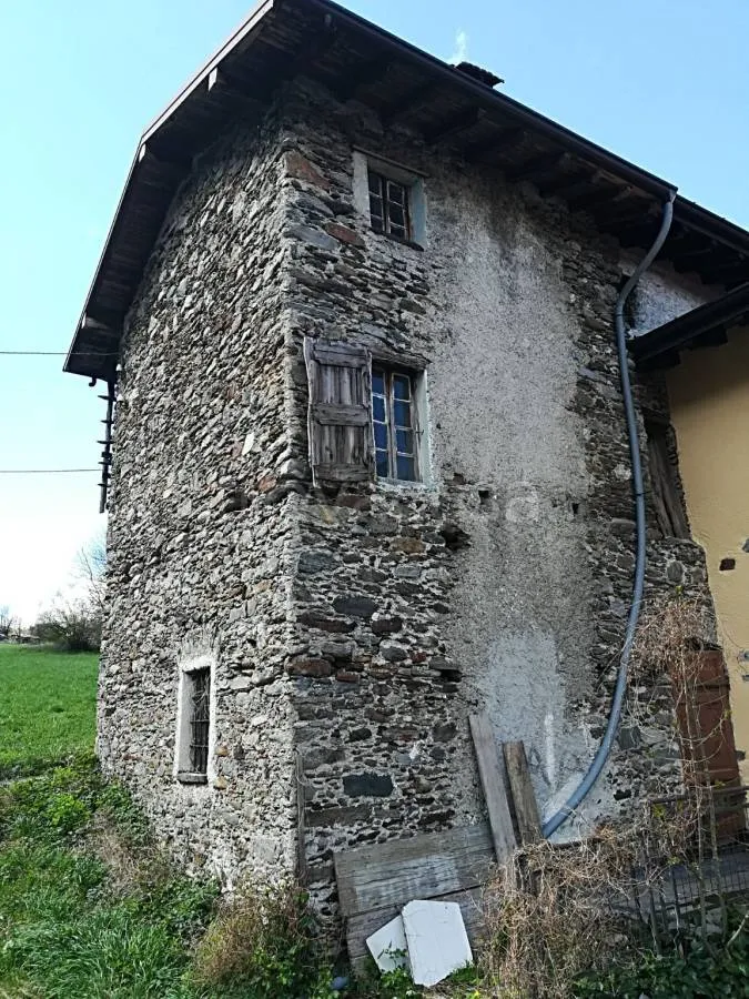 Extérieur - Rustic Property with Balcony in Colico