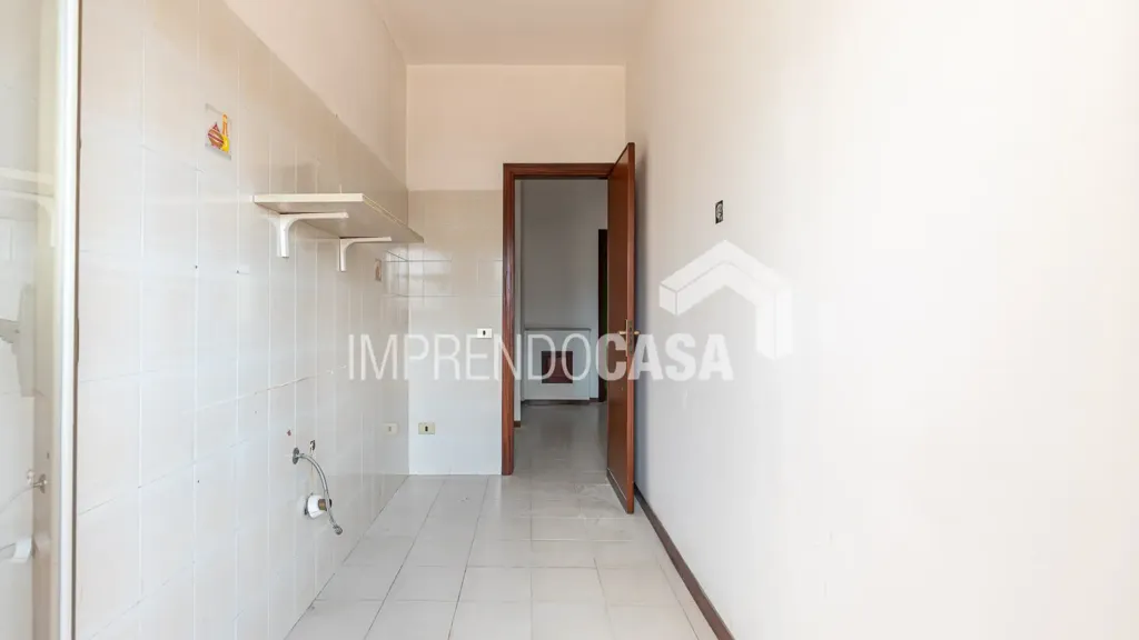 Esik - Trilocale with Balcony View in Palermo