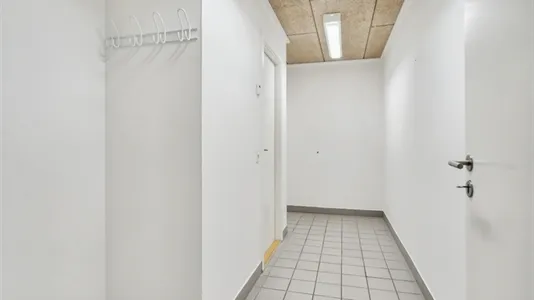 Entrée - Office Space with Parking in Odense SØ