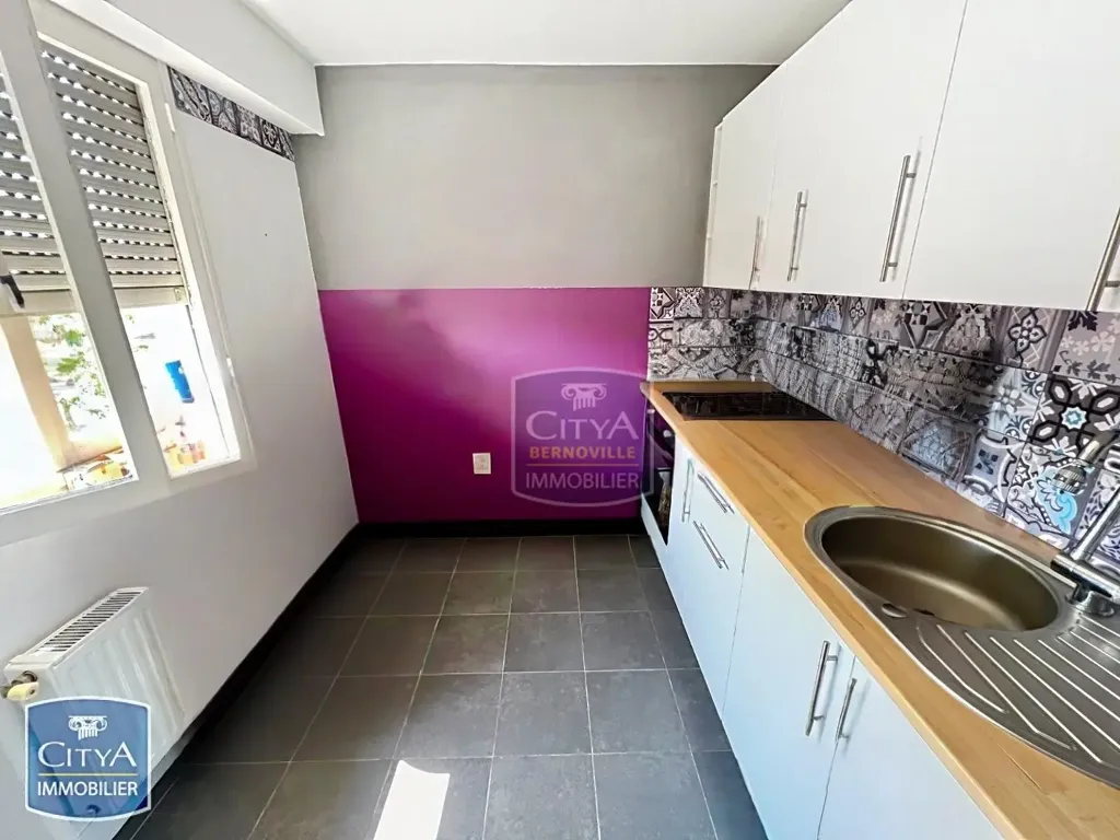 Cuisine - Appartement Lumineux avec Balcon à Saint-Quentin