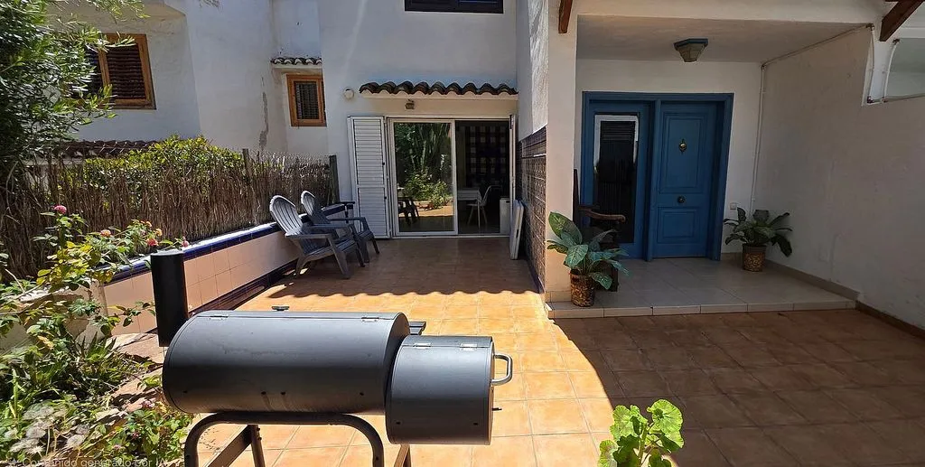 Terrass - Semi-Detached House with Pool in Rocafort
