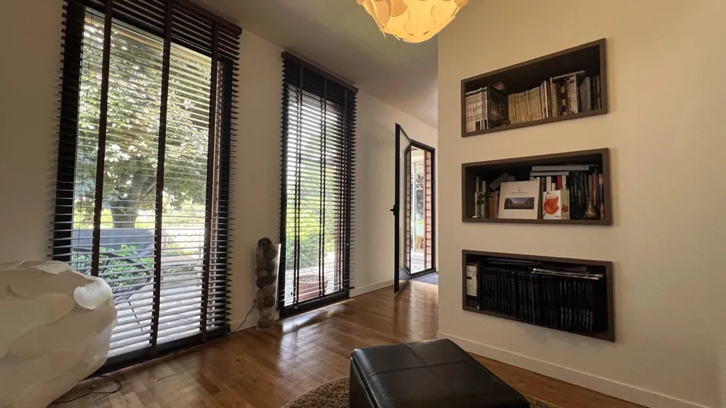 Kabinet - Renovated Villa with Pool in Lissieu
