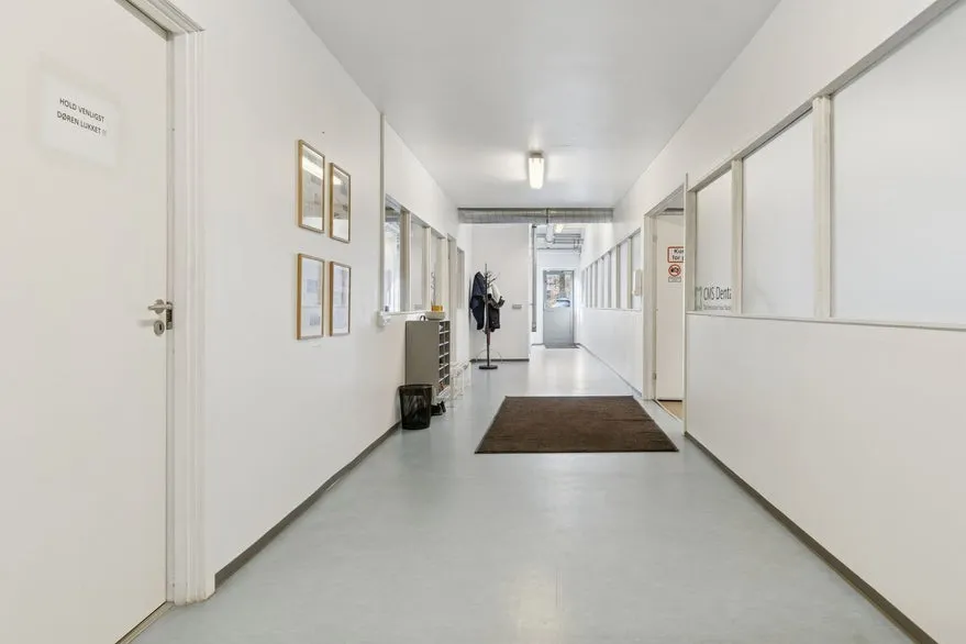 Entrée - Office and Warehouse Space in Glyngøre