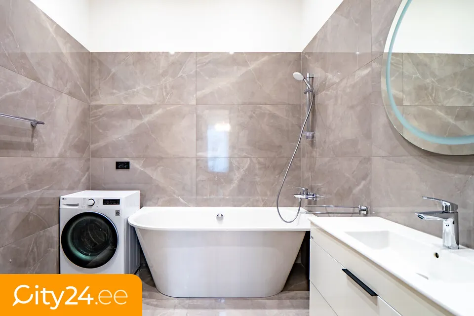 Salles de bain - Renovated 2-Bedroom Flat in Quiet Centre