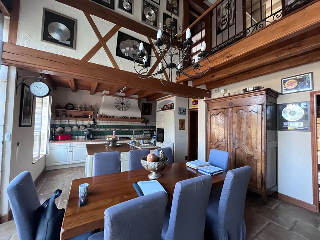 Salle à manger - Maison de Caractère avec Piscine près de Bourges