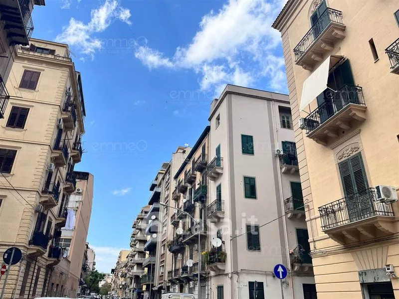 Esterno - Quadrilocale with Balconies in Palermo