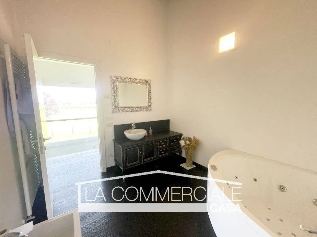Bagni - Luxury Villa with Private Garden in Roncade