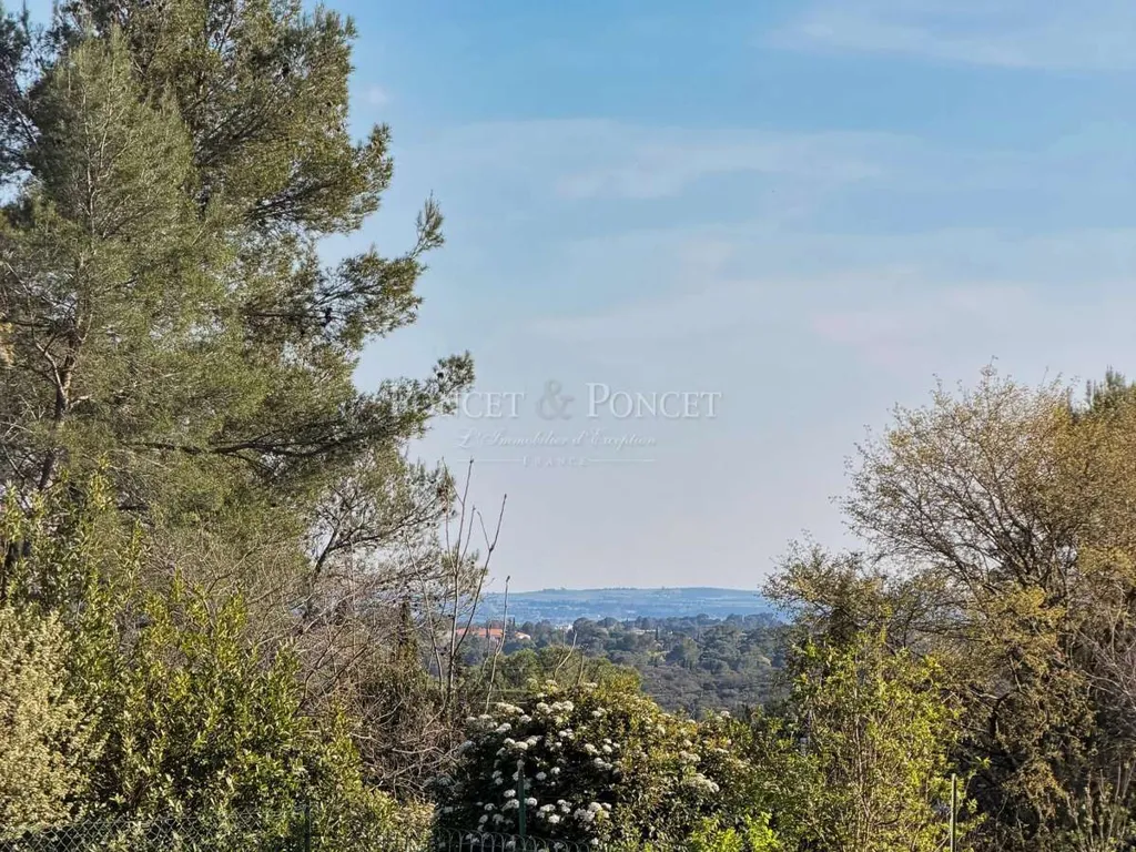 Jardin - Maison de Luxe avec Piscine à Nîmes