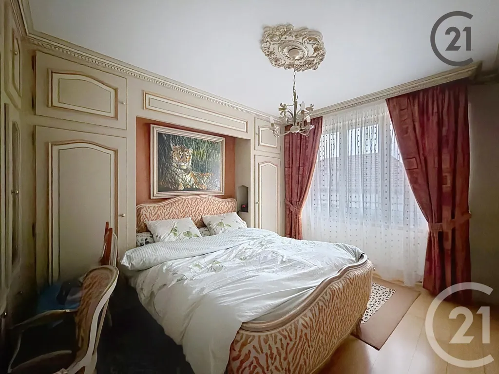 Chambres - Maison avec Deux Bâtiments à Sainte-Savine