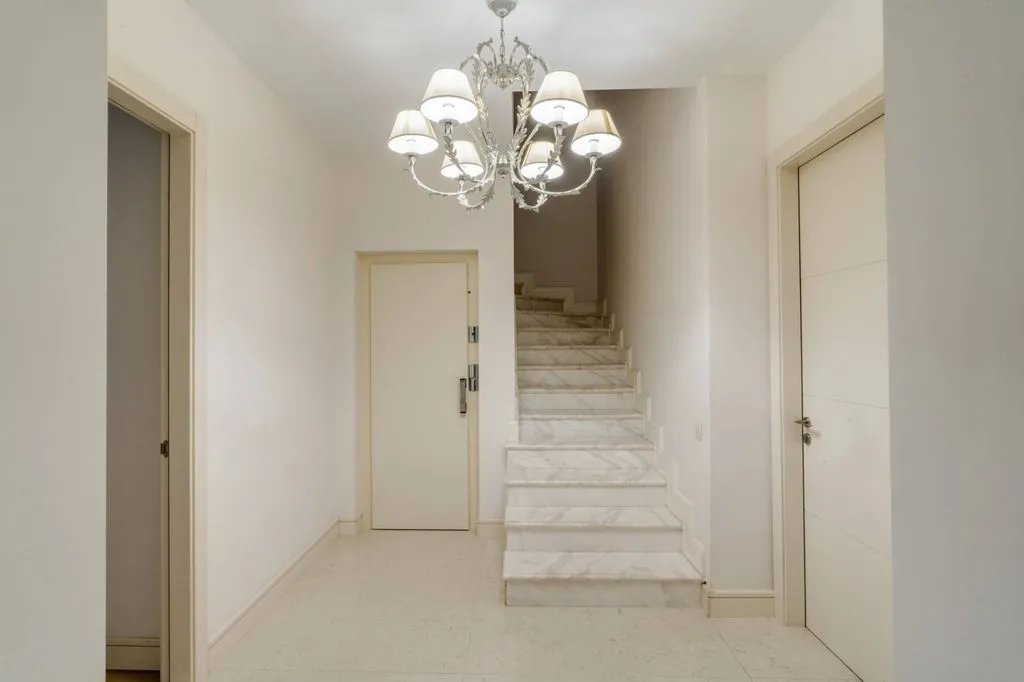 Entrée - Luxury Villa with Communal Pools in Marbella