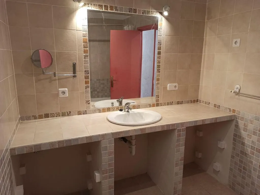 Vannitoad - 3-Bed Apartment with Balcony in Son Cladera
