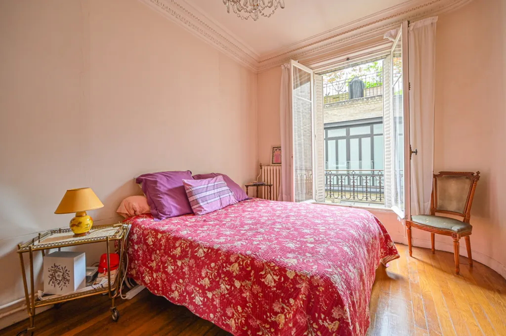 Chambres - Appartement Haussmannien avec Balcon Sud à Paris 11ème