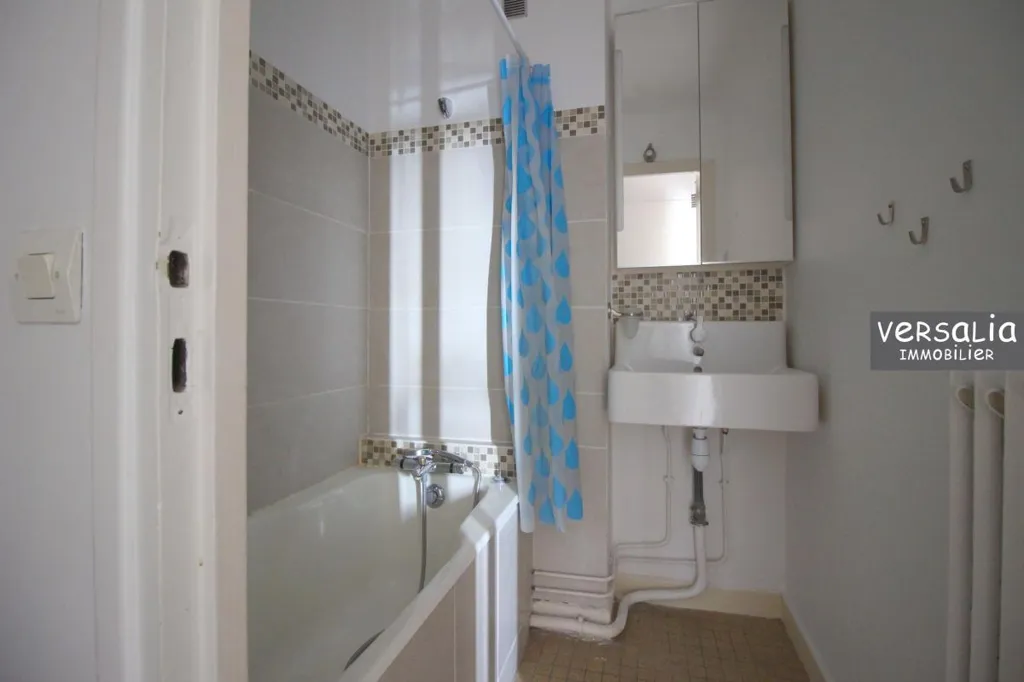Bagni - 3-Bed Flat with Balcony in Leclerc Avenue