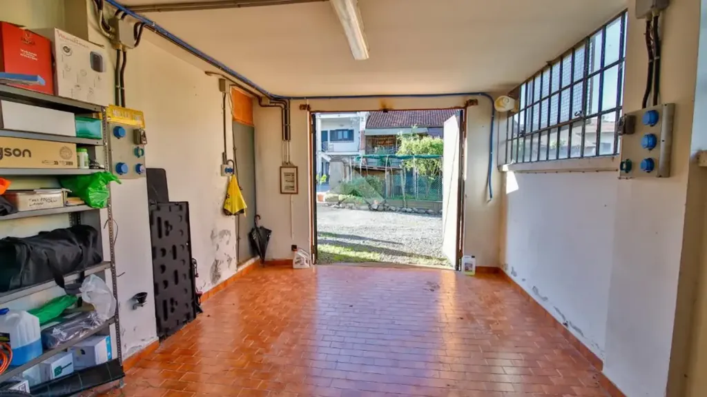 Garaaž - Semi-detached House with Garden in Bosconero