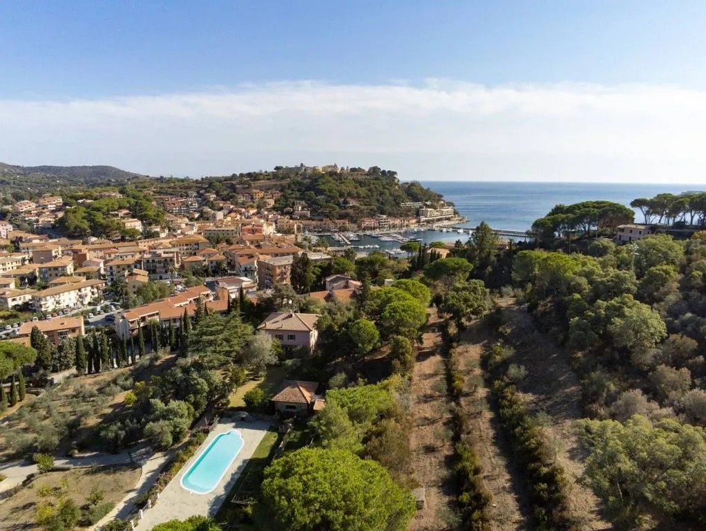 Õhuvaade - Historic Villa with Pool in Porto Azzurro