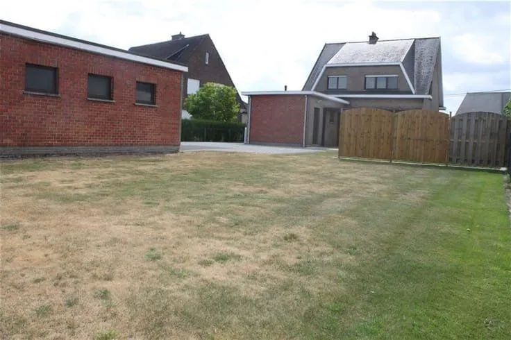 Villa avec Garage et Jardin à Kalfort