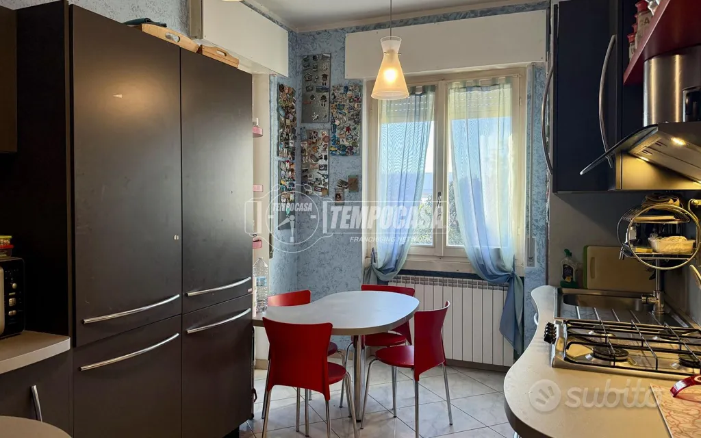 Köök - Spacious 4-Bedroom Apartment with Balconies in Central Area