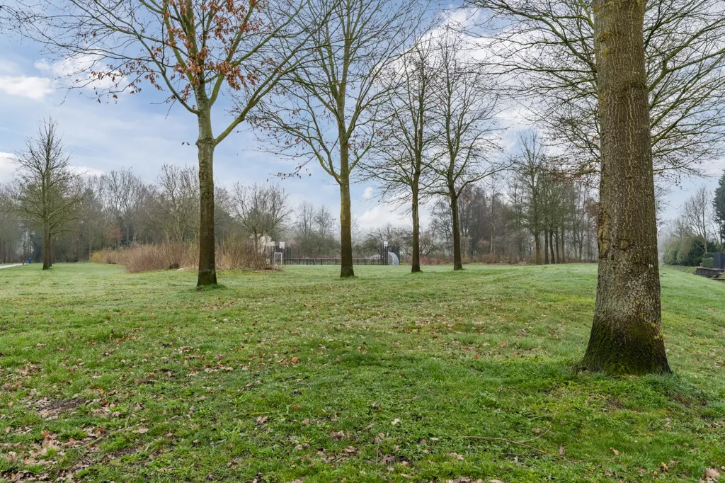 Aed - 2-Under-1-Cap House with Lake View in Quiet Area