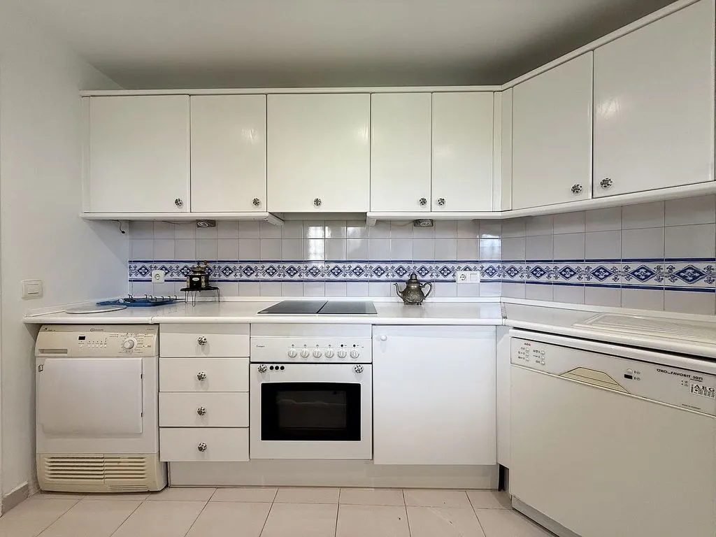 Kitchen - Apartment with Pool and Golf View in Guadalmina Alta