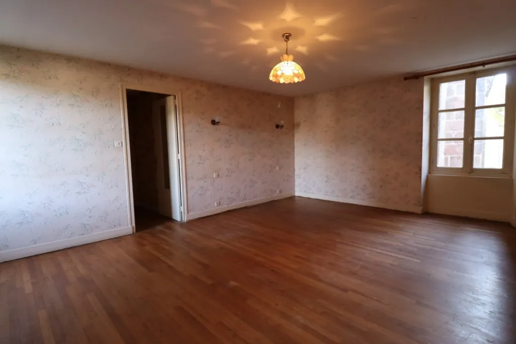 Rooms - Historic House with Commercial Space in Magnac-Laval