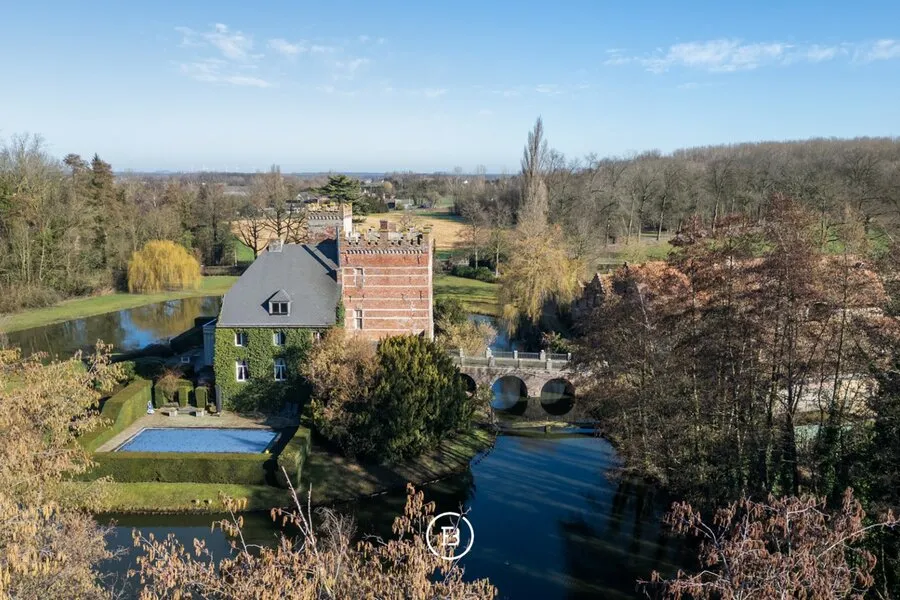 Õhuvaade - Charming Castle House with Pool near Hasselt
