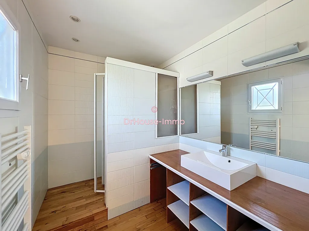 Salles de bain - Maison de 7 Chambres avec Piscine à Chazay-d'Azergues