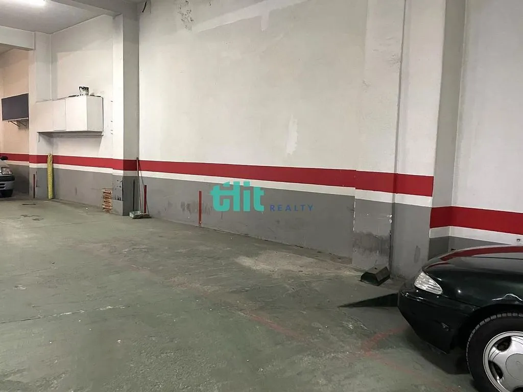 Garaaž - Apartment with Garage in Paseo de los Puentes