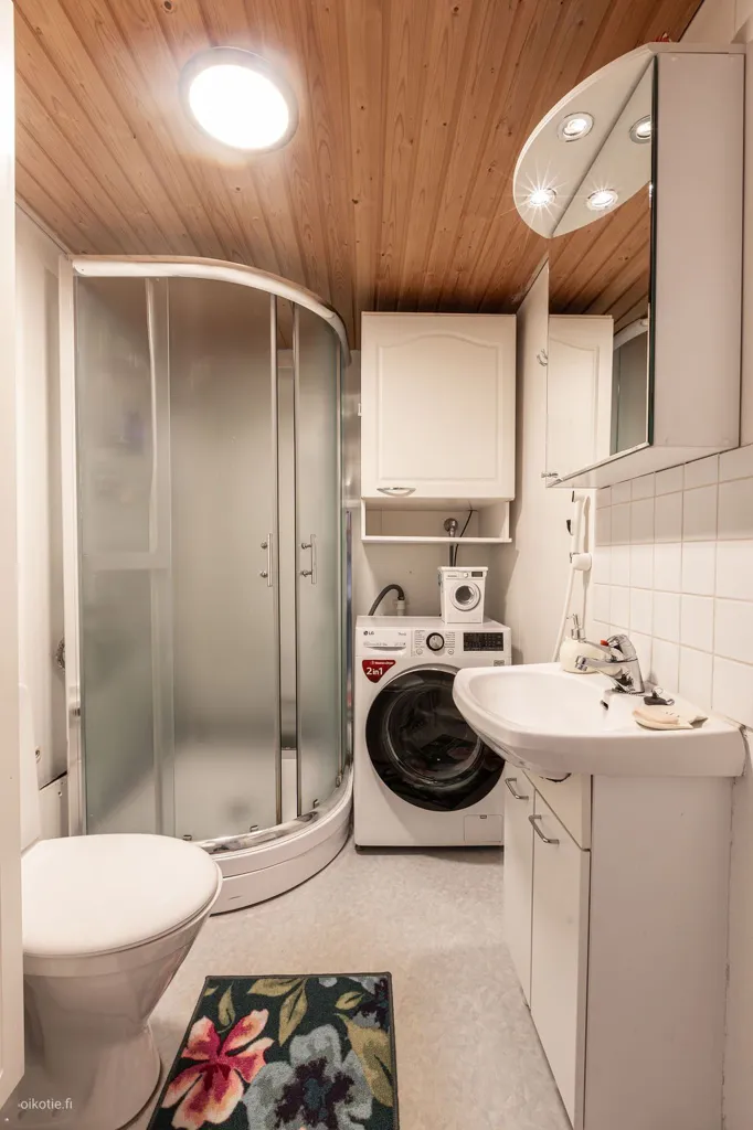 Salles de bain - Apartment with Balcony in Suikkila, Turku