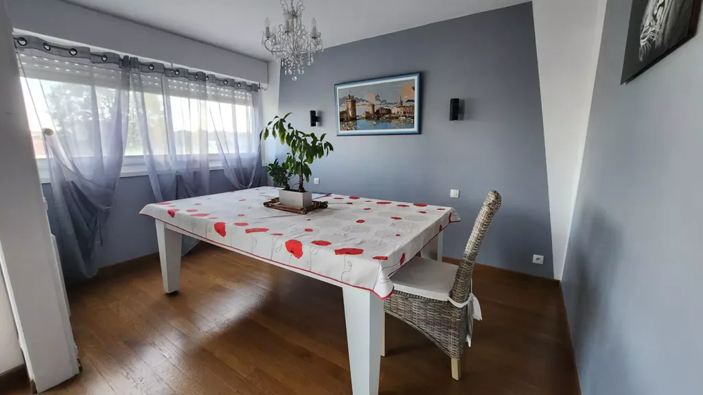 Salle à manger - Appartement T3 avec Balcon au Centre de La Roche-sur-Yon