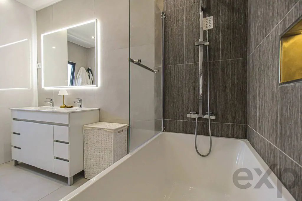 Salles de bain - Luxury Penthouse with Panoramic Views in Portimão