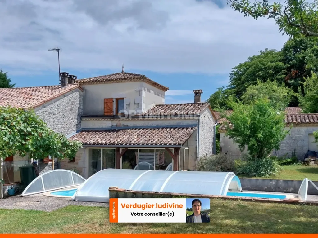 Extérieur - Maison en Pierre avec Piscine Couverte