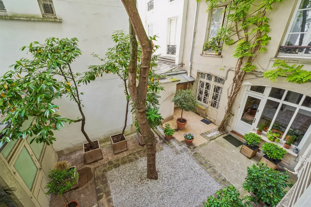 Aed - Modernised Parisian Apartment with Courtyard