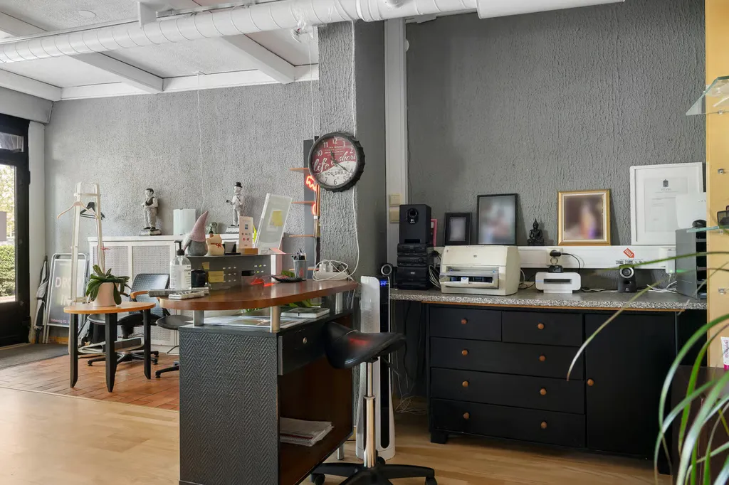 Well-Maintained Co-Op Salon in Malmö