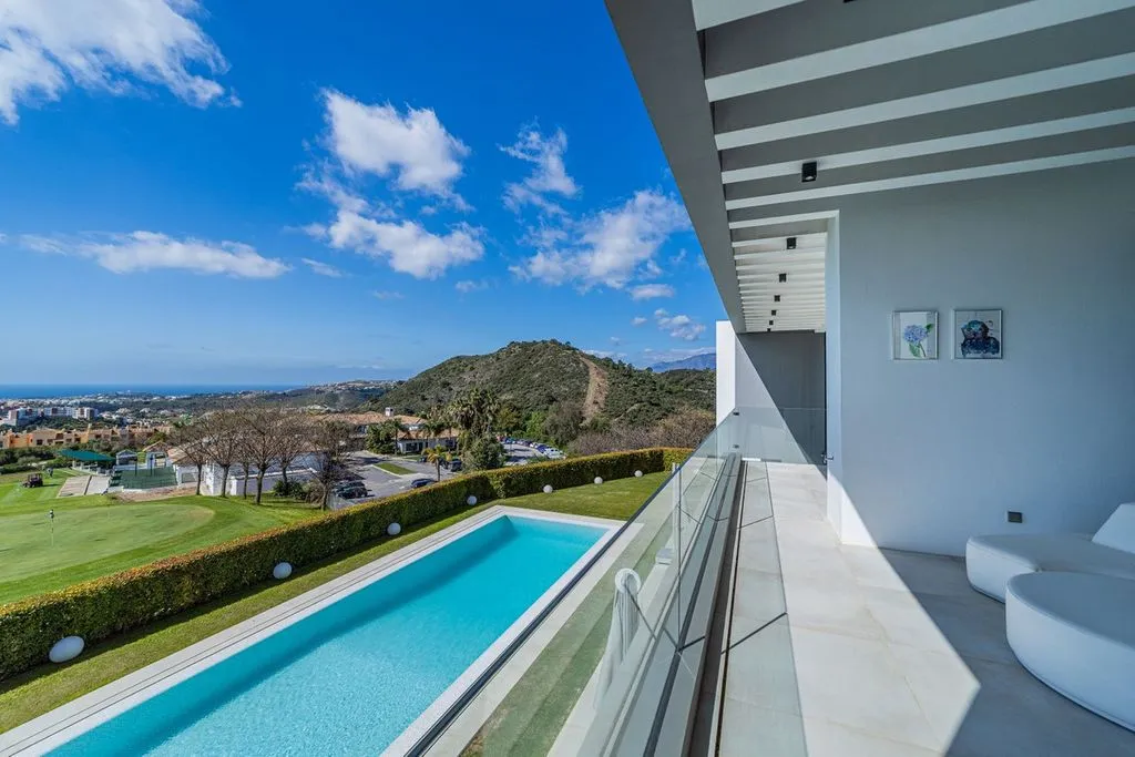 Bassein - Luxury Villa with Golf Course Views in Los Arqueros