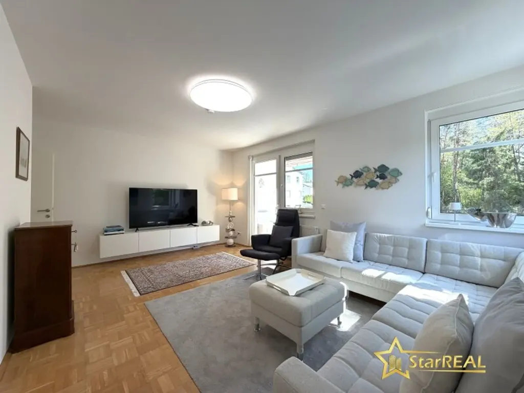 Séjour - Möblierte 3-Bedroom Apartment with Balcony in Velden Centre
