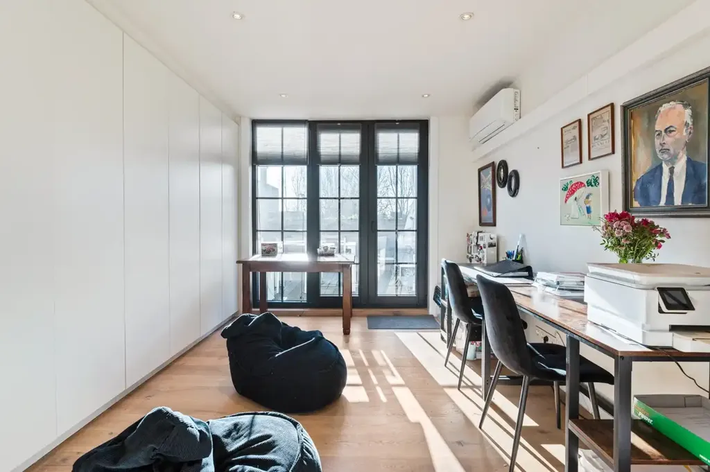 Office - Duplex with Private Entrance and Terrace in Schilde